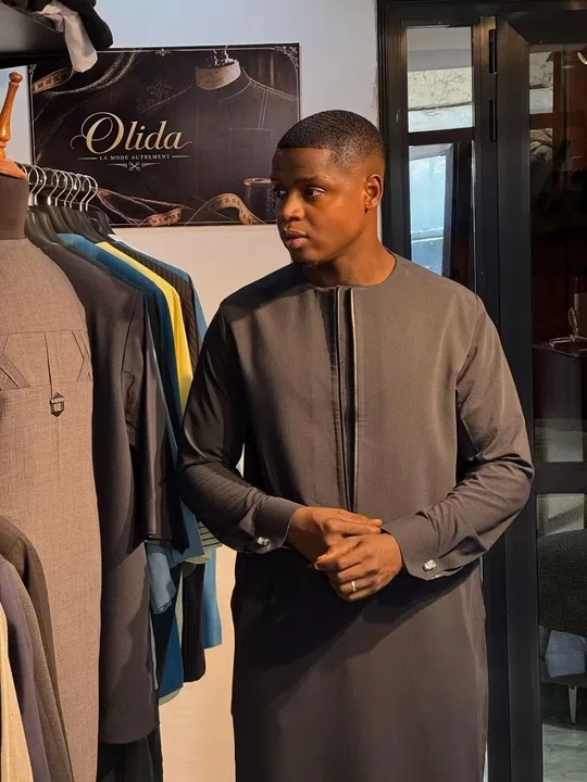 Un client dans la boutique Olida